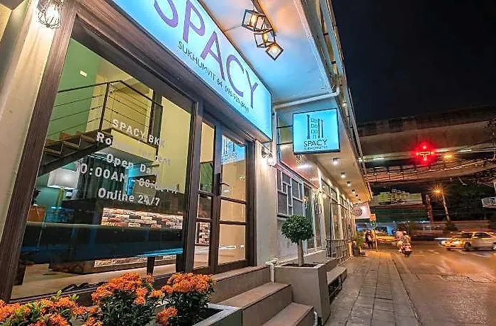 Spacy Bkk ホテル